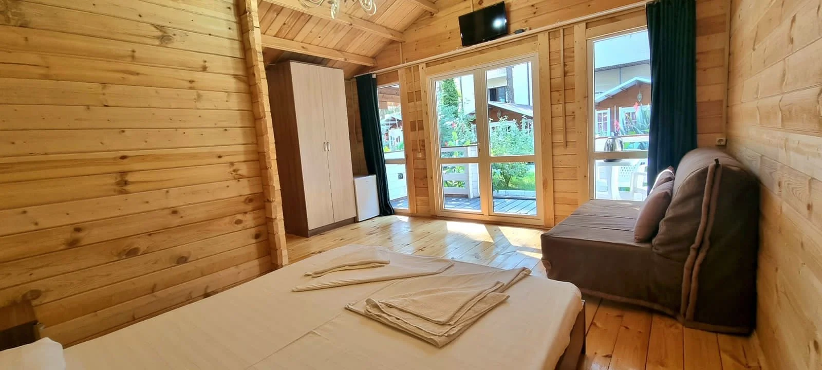 Домики в центре Пицунды ☀️ "Eco House Pitiunt" | Аура Тур